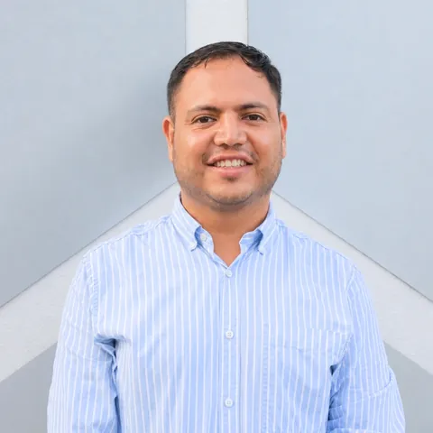 Retrato de Enrique Espino Soria, equipo de PEACE Punta de Mita