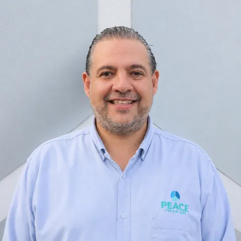Retrato de Óscar Galván, equipo de PEACE Punta de Mita