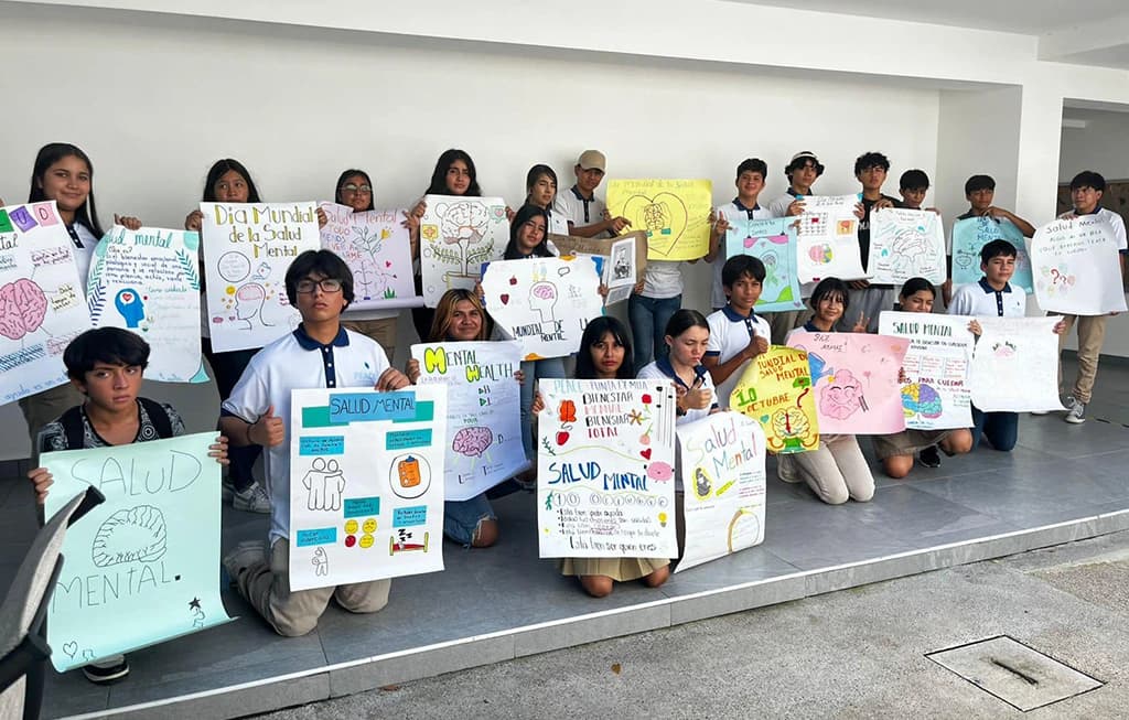 PEACE Punta de Mita students creating art together